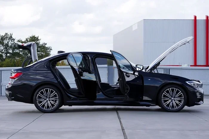 How to Manually Open the Trunk of Your BMW 338i 2011