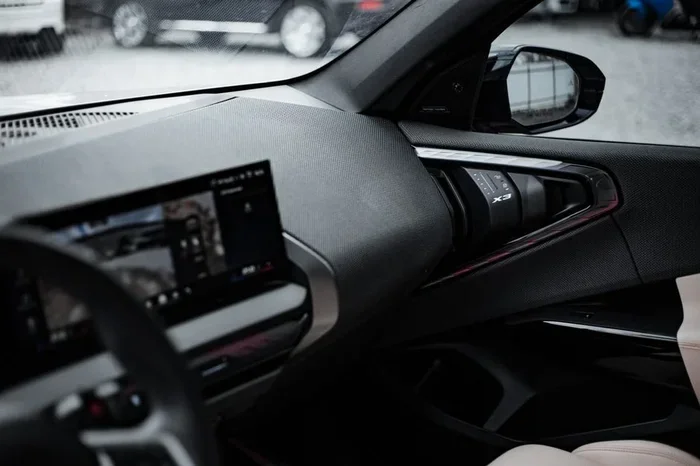 how do i know if my bmw i5 has gesture command right here