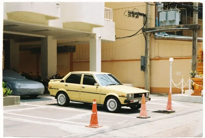 How to Remove 200 Toyota Corolla LE Wheel Cover Easily